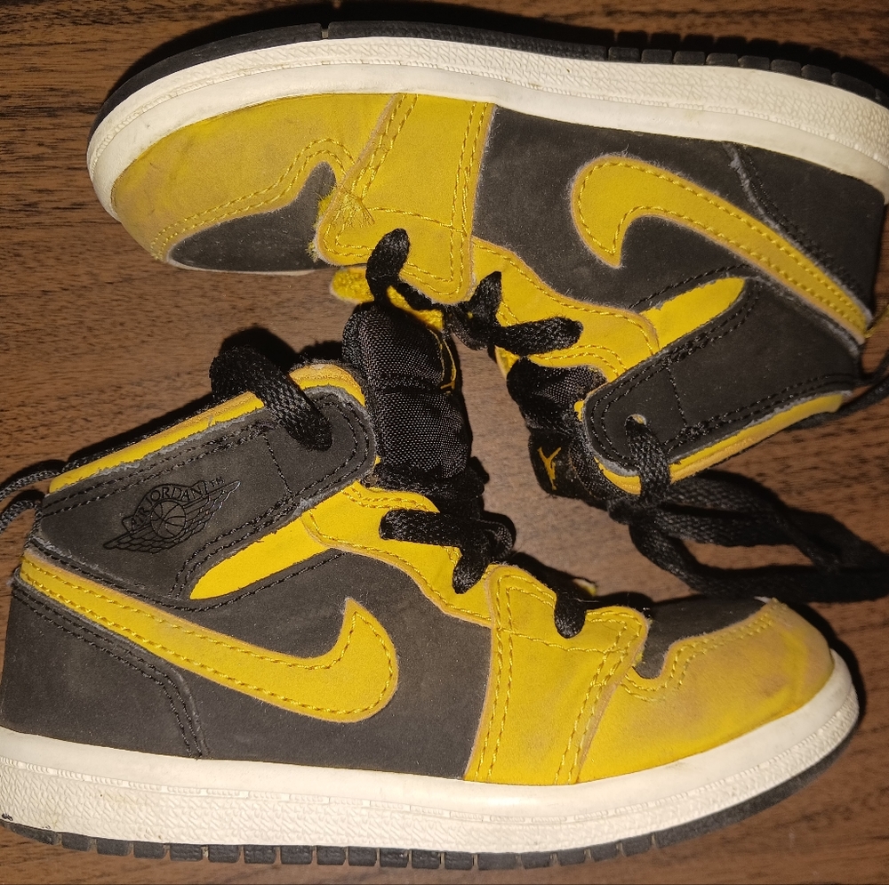 Nike Jordan 1 Retro Shoes Sneakers Size 8C
